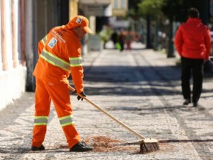 Agravamento de doena em gari  equiparado a acidente de trabalho